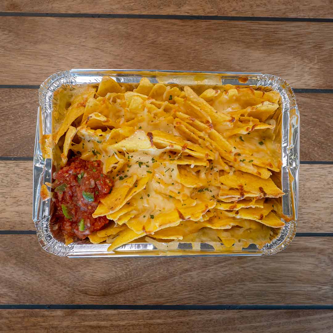 Sprøde nachos toppet med smeltet ost, krydret kød og friske jalapeños – El Santos version af en ægte crowdpleaser.